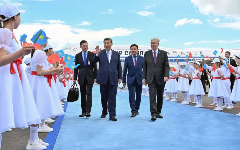 QHR Tóraǵasy Sı Tszınpın Astanaǵa memlekettik saparmen keldi