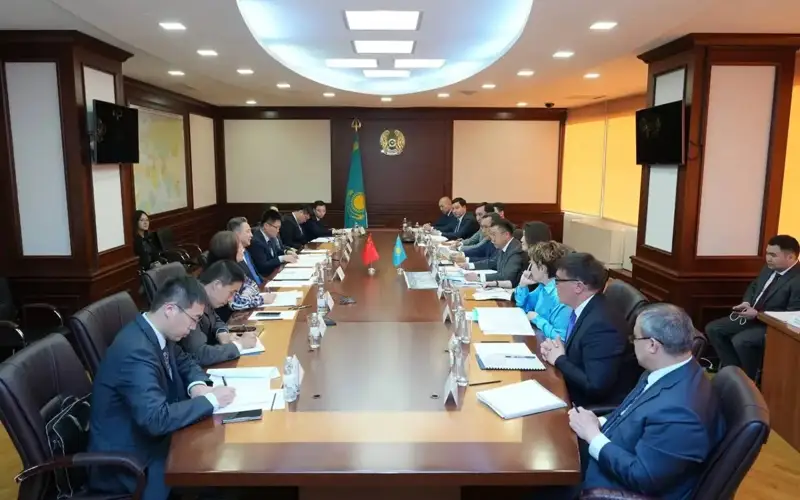 Kazakh and Chinese Transport Ministers meet in Astana 