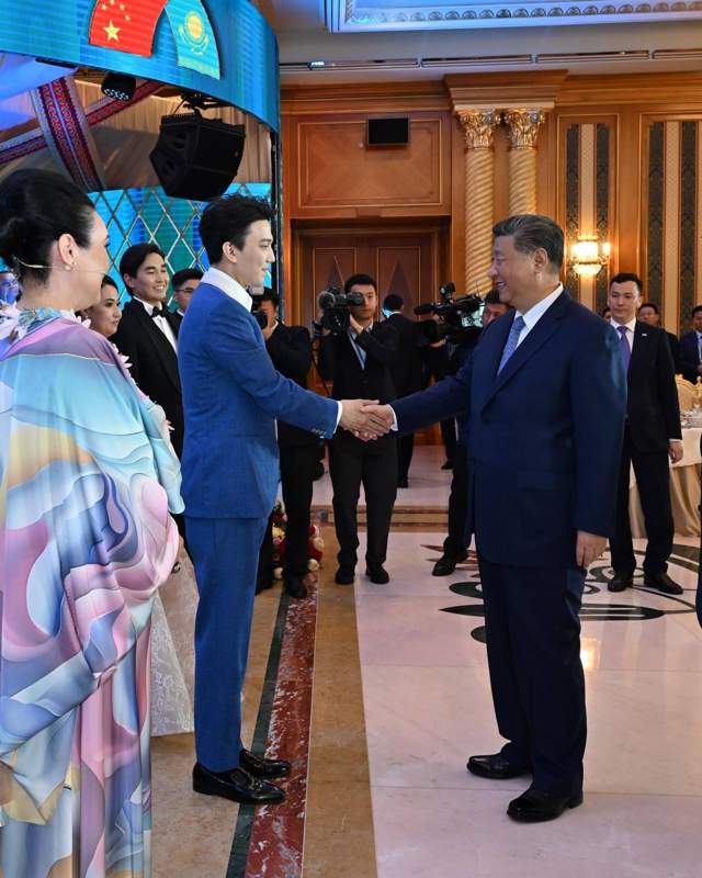 Dimash Qudaibergen, Maira Muhamedkyzy give stunning performance in front of Kazakh, Chinese presidents