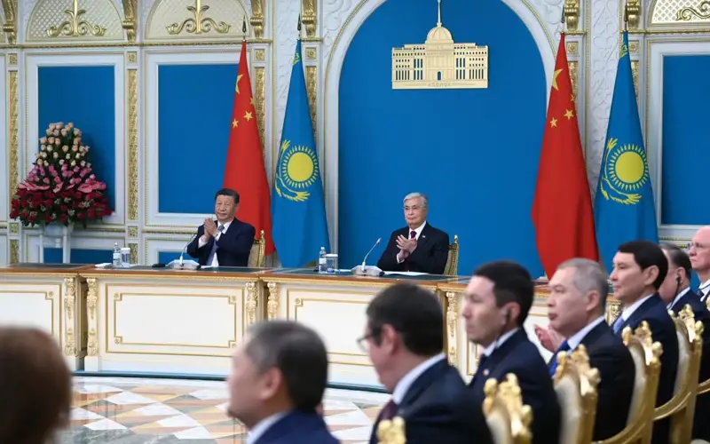 Eki eldiń seriktestigi BUU, ShYU, AÓІSShK aıasynda tabysty damyp kele jatyr – Prezıdent