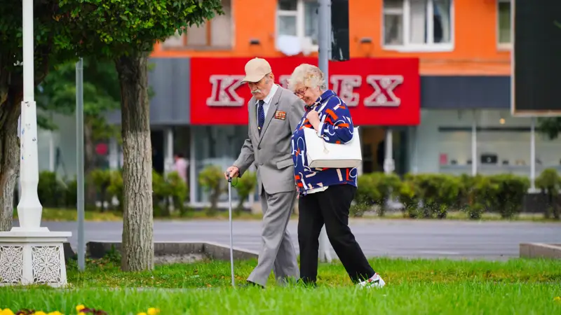 люди  адамдар 