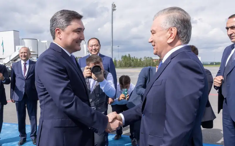 Президента Узбекистан прибыл в Астану для участия в саммите ШОС