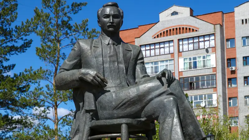 Сакен Сейфуллин памятник Сәкен Сейфуллин ескерткіші