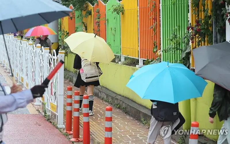 No. of elementary school students per class could fall in S Korea to single-digit levels in decade: teachers' group