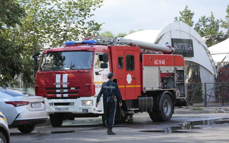 Пожар в летнем кафе возле ресторана «Кувшин» потушили Пожар в летнем кафе возле ресторана «Кувшин» потушили