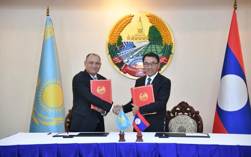 Kazakh Ambassador presents credentials to President of Laos