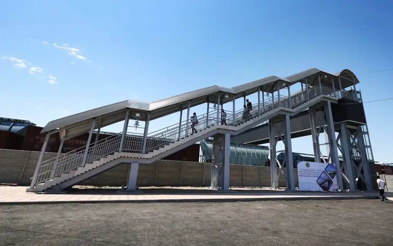 пешеходный мост через жд пути в Жамбылской области