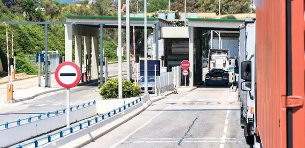 Ресеймен шекарада 200-дей жүк көлігі тұрып қалды 