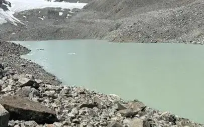 моренное озеро в горах в Талгарском районе