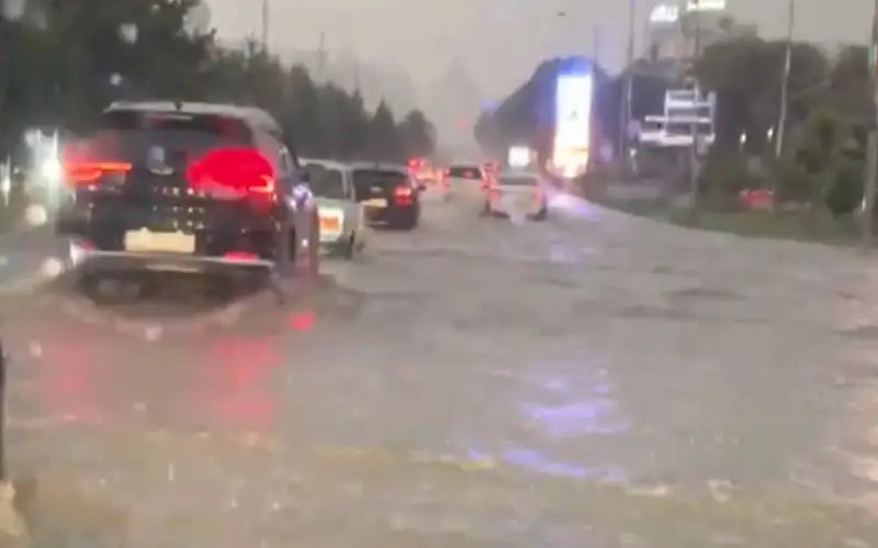 Улицы Алматы затопило после сильного дождя 