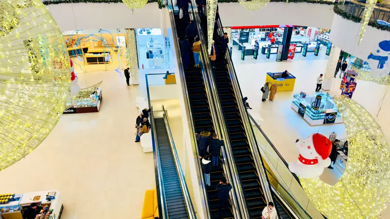 Эскалатор ТРЦ Сауда орталығы Новый год Жаңа жыл