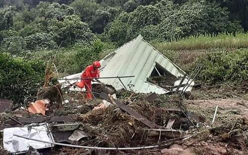 At least 4 dead as record downpour batters parts of South Korea At least 4 dead as record downpour batters parts of South Korea