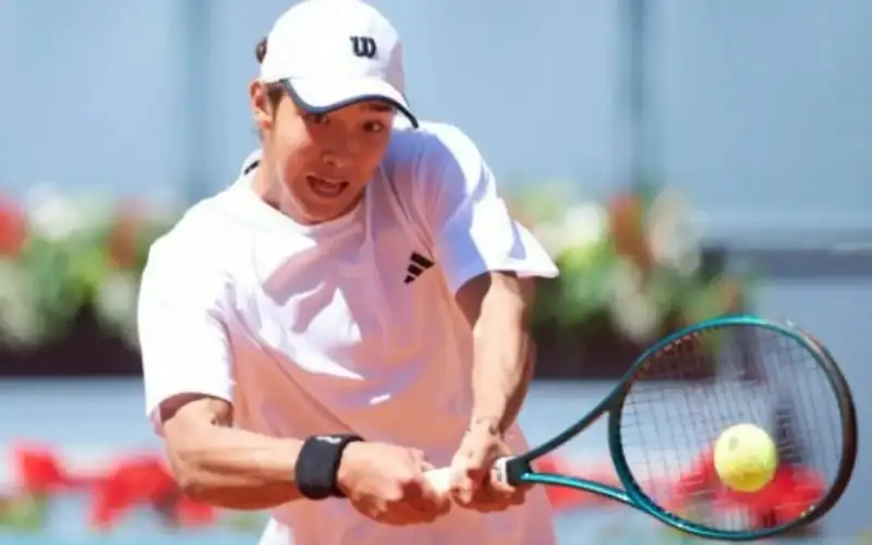 Амир Омарханов