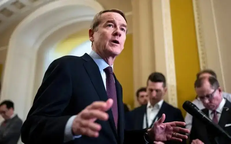 Майкл Беннет