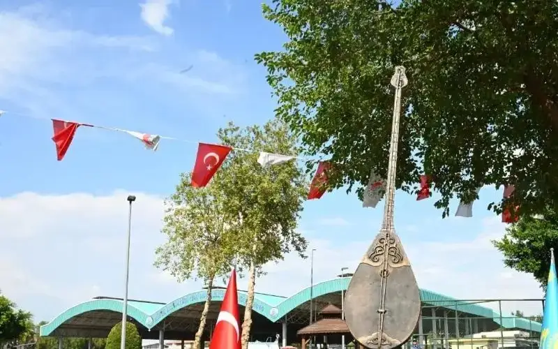 Monument to Dombra