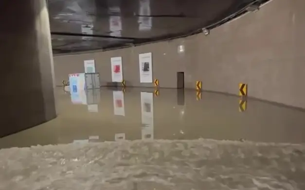 подтопление подземных автомобильных тоннелей у торгового центра «Есентай молл»