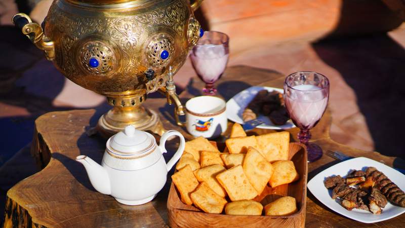 питание чайный стол баурсаки самовар шай бауырсақ самаурын