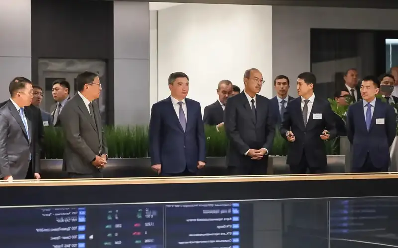 Kazakh, Uzbek prime ministers visit transport and digital infrastructure facilities in Almaty