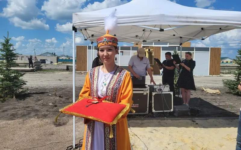 Around 1,500 workers build houses for flood victims in Petropavlovsk Around 1,500 workers build houses for flood victims in Petropavlovsk