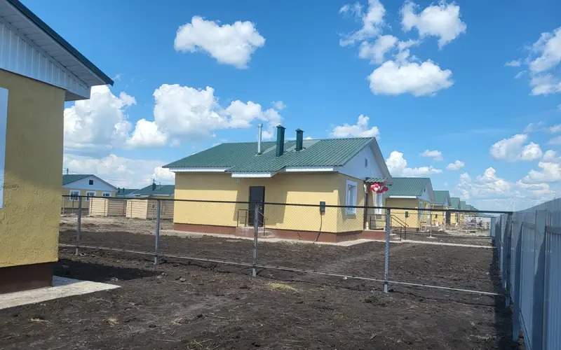 Around 1,500 workers build houses for flood victims in Petropavlovsk Around 1,500 workers build houses for flood victims in Petropavlovsk