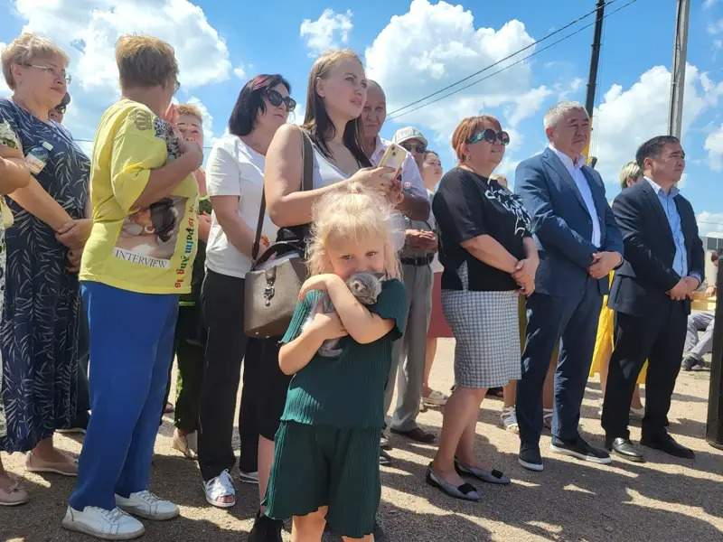 Around 1,500 workers build houses for flood victims in Petropavlovsk Around 1,500 workers build houses for flood victims in Petropavlovsk