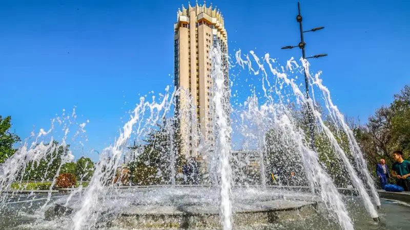 фонтаны у гостиницы "Казахстан"