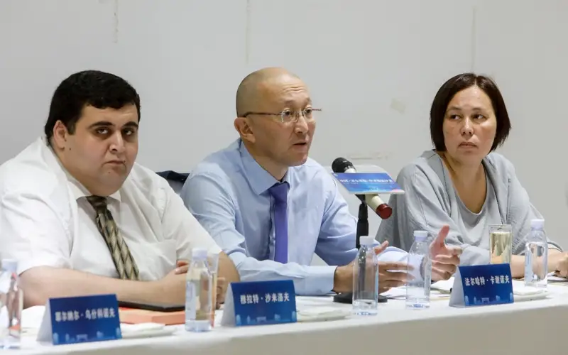 Эксперты и журналисты обсудили визит председателя КНР в Казахстан и саммит ШОС