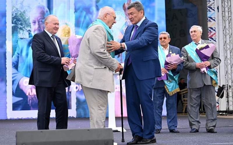 На три почетных гражданина стало больше в СКО