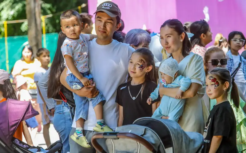 день защиты детей, парк, семья, люди, дети, балалар қорғау күні, саябақ, балалар, адамдар, отбасы