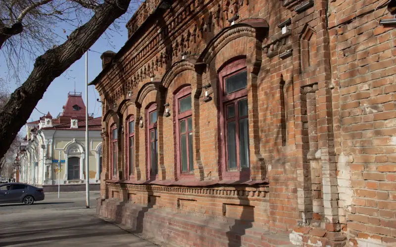 старинное здание в Павлодаре
