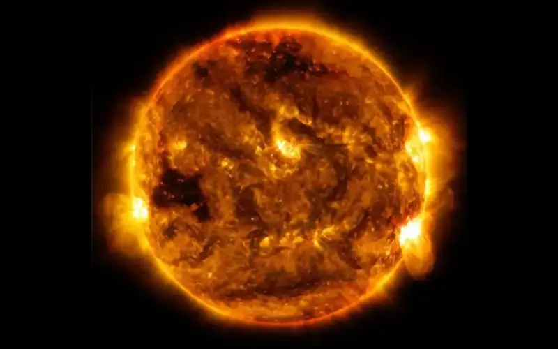 Күн сәулесінде бес кушті жарқыл болды