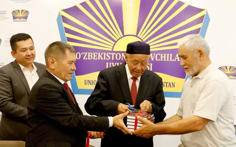 Өзбекстандағы қазақ жазушыларының кітабы жарық көрді