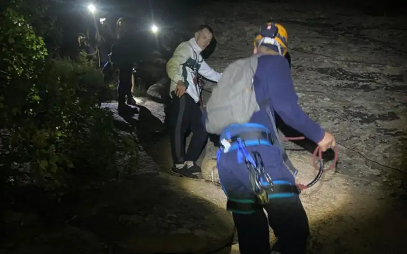 Баянауылда тауға шығып, түсе алмай қалған азаматтар құтқарылды