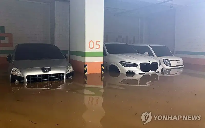 Heavy downpours of up to 103.5 mm per hour hit parts of South Korea
