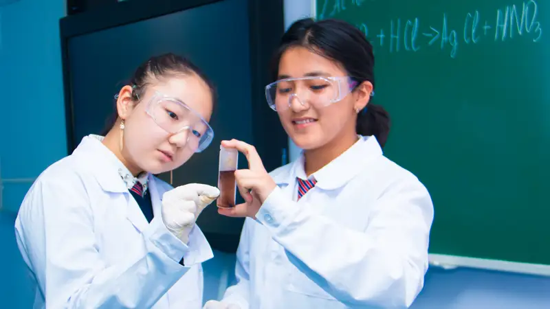 студенты химия лаборанты студенттер лаборанттар наука  ғылым