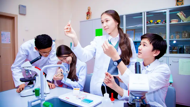 студенты химия лаборанты студенттер лаборанттар наука  ғылым