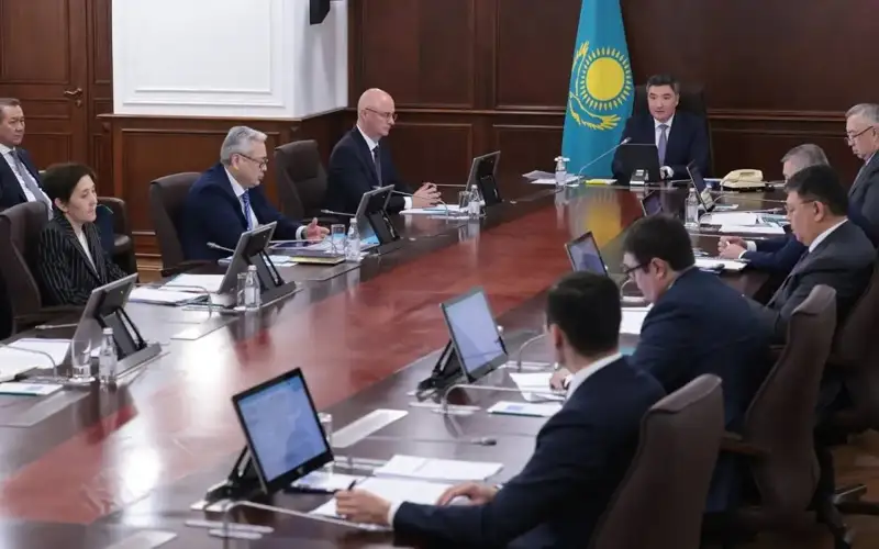 Kazakh PM Olzhas Bektenov gives instructions on gas supply in Kazakhstan
