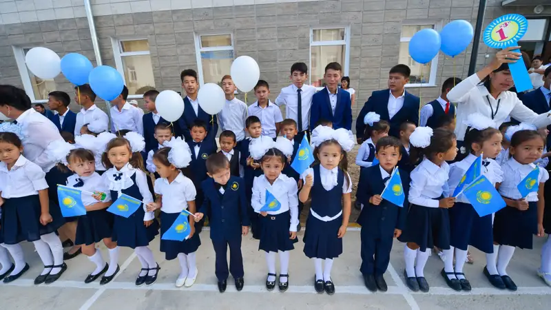 школьники День знаний 1 сентября оқушылар Білім күні 1 қыркүйек