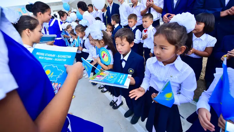 школьники День знаний 1 сентября оқушылар Білім күні 1 қыркүйек
