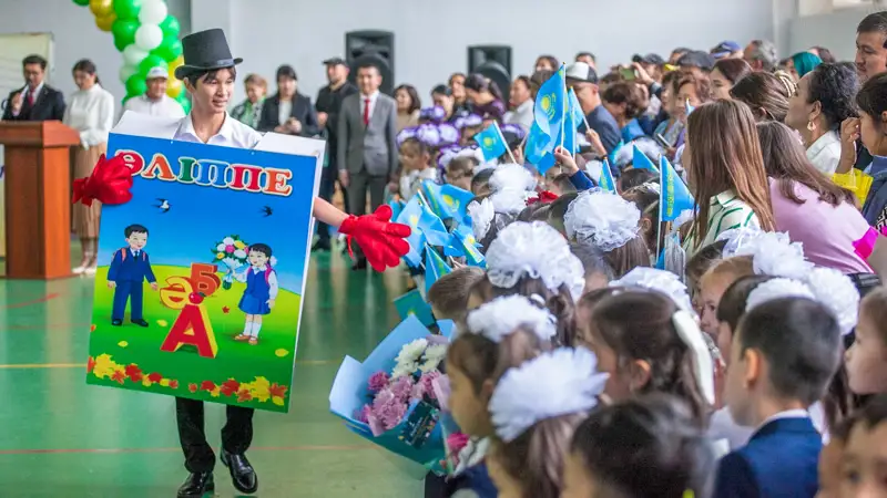 школьники День знаний последний звонок оқушылар Білім күні соңғы қоңырау