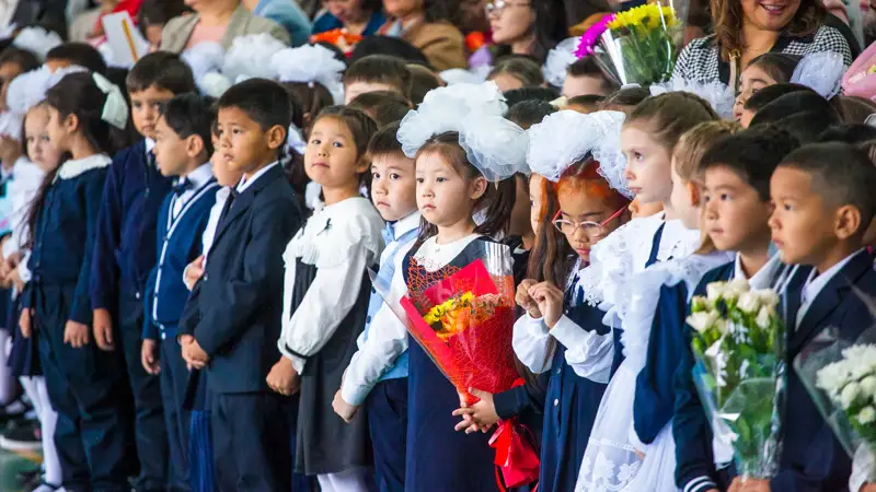 школьники День знаний последний звонок оқушылар Білім күні соңғы қоңырау