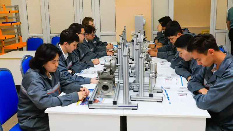 Колледж политехнический Колледж политехникалық студенты