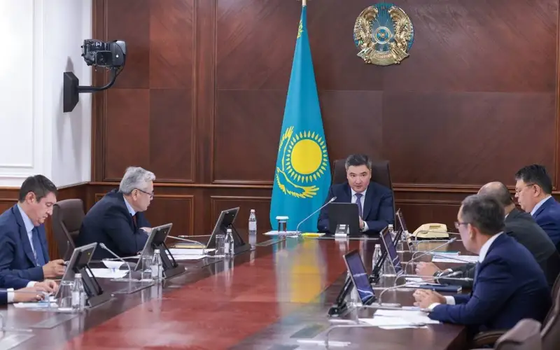 Сдать в срок дома для пострадавших от паводков потребовал Олжас Бектенов