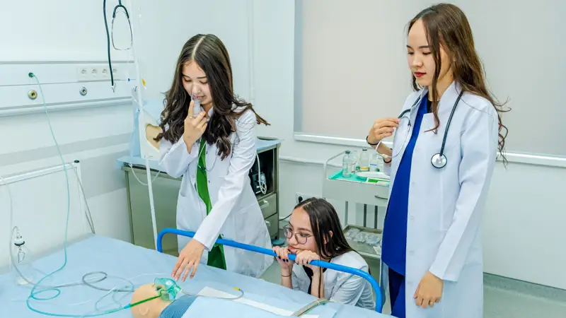 Студенты медики Медицина студенттері