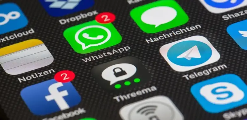 WhatsApp habarlamalardy avtomatty túrde aýdarýdy engizedi