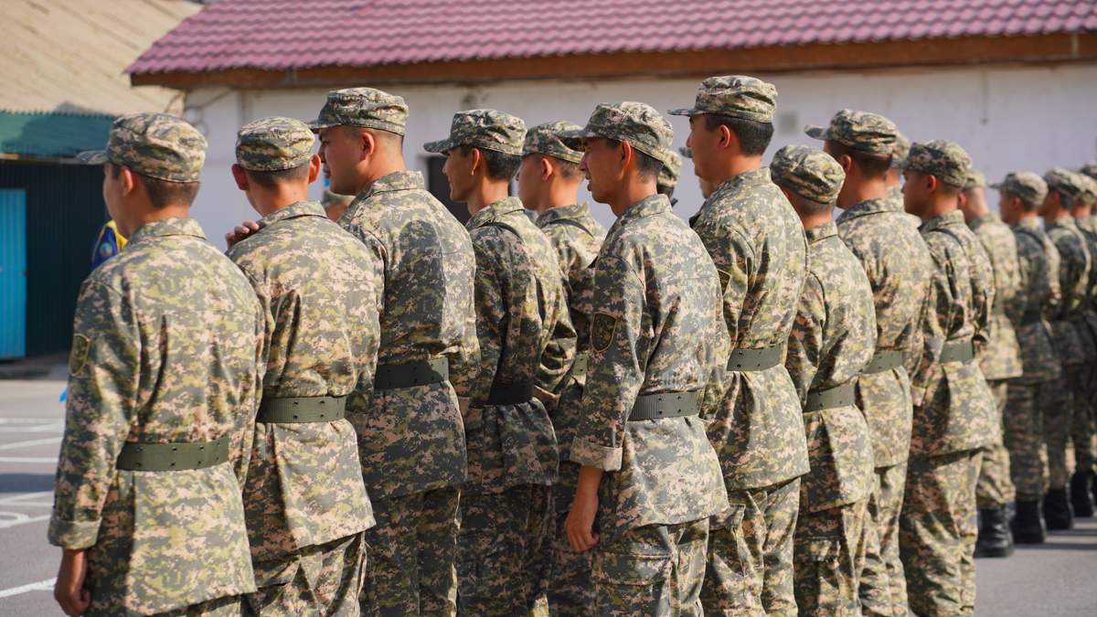 Сорылған кисканың фотосы Көпшілікпен бірге ресейлік отандық сексуалды әйел