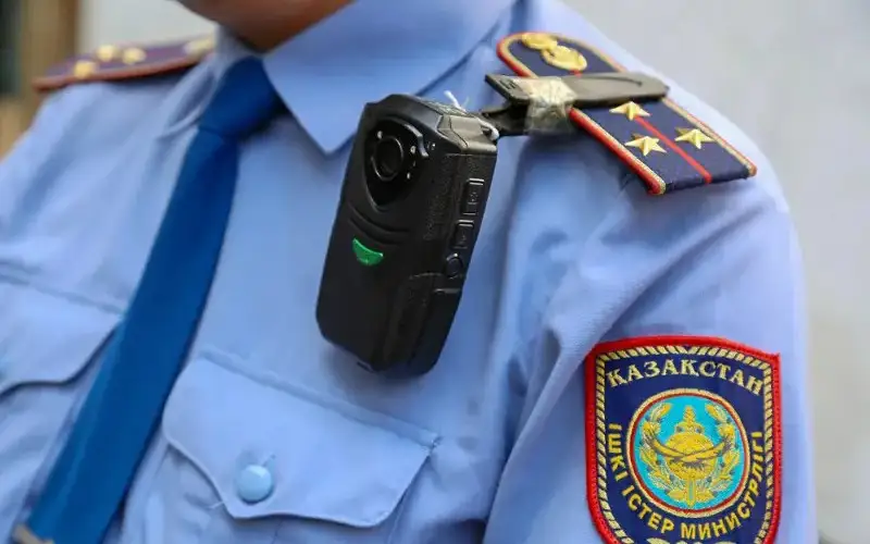 Әріптесіне пышақ ала жүгірген ақтөбелік полицей жазасын бостандықта өтейді