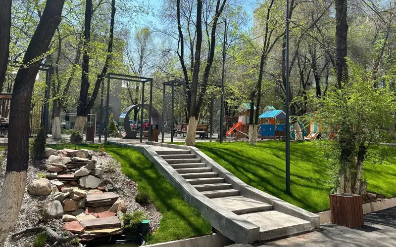 двор, Алматы