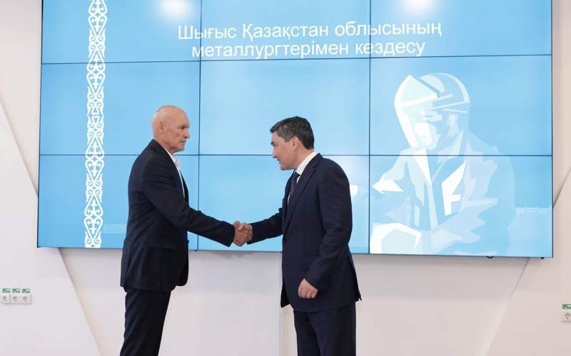 Олжас Бектенов вручил награды от имени Президента металлургам ВКО Олжас Бектенов вручил награды от имени Президента металлургам ВКО