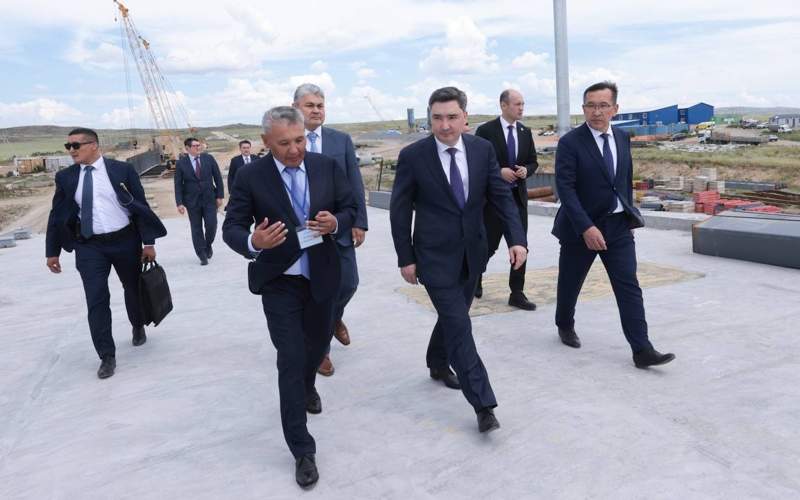 Олжас Бектенов ознакомился с ходом строительства самого протяженного моста в Казахстане